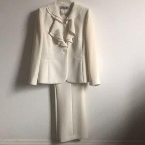 TAHARI ASL Ruffled Jacket Pantsuit. Cream. Size 12